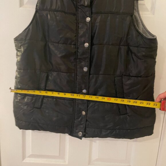 Maternity puffy vest size Large black with jersey lining - Picture 4 of 6